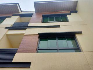 RUSH SALE! OFFICE / TOWNHOUSE FOR SALE IN ROOSEVELT AVE. QUEZON CITY 108SQM 21M
