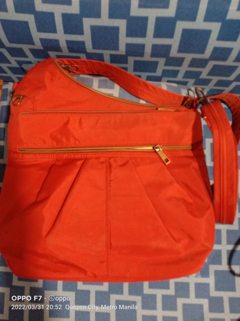 Travelon Signature 3 compartment crossbody antitheft RFID protected