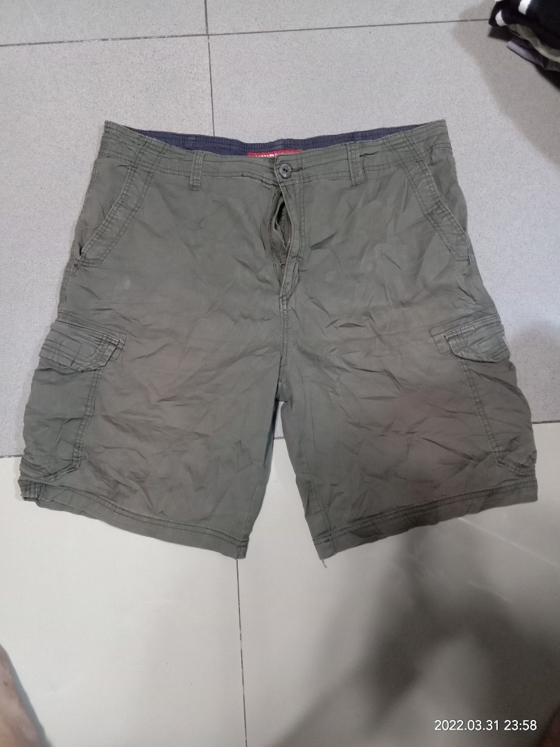 Unionbay cargo shorts size 40, Men's 