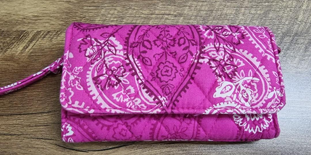 Vera Bradley Multi Wallet (Category: Wallets & Card holders) located in Makati City. Submitted by eilener (Listing ID 1152256252, Image 1). Description: Trifold Multi Function Wallet Pink Paisley.