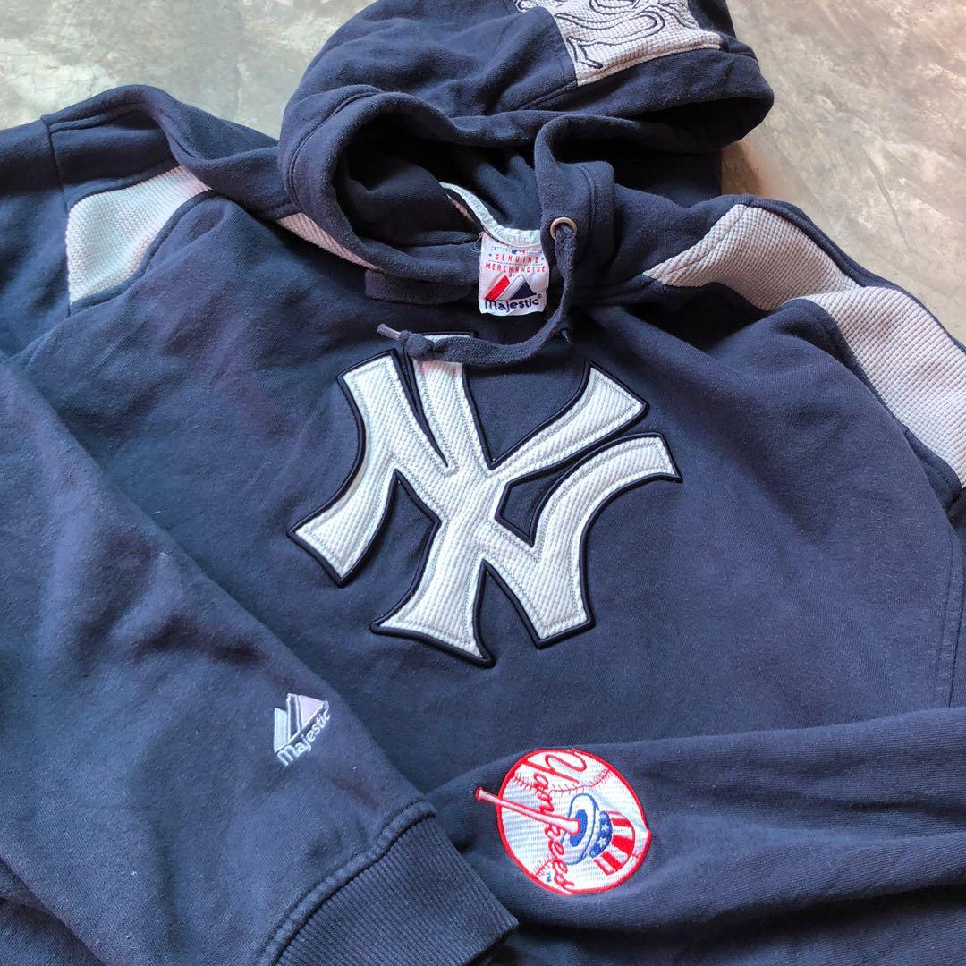Yankees Vintage Hoodie Majestic, Men's Fashion, Coats, Jackets and  Outerwear on Carousell