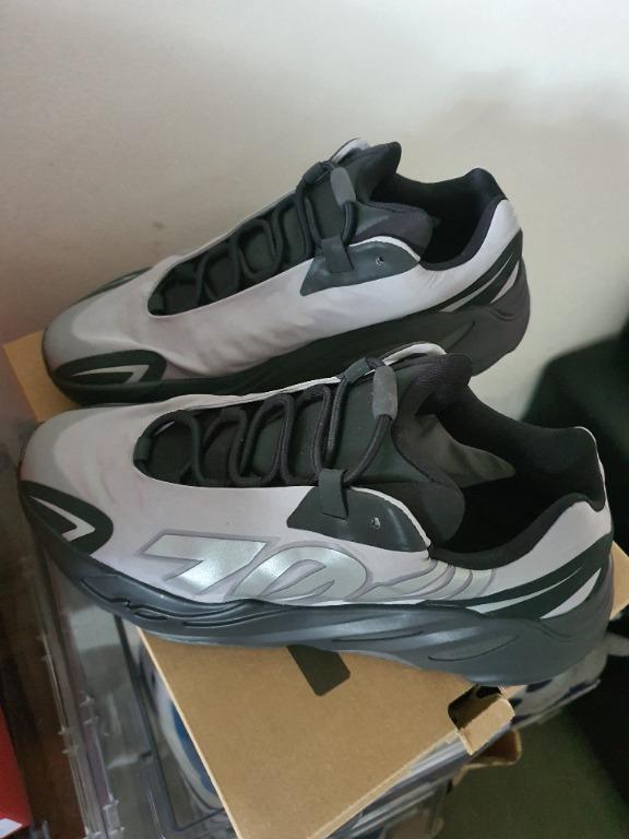 Goat yeezy 700 sales