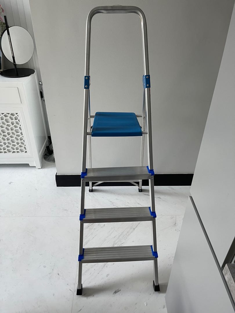 4 step ladder, 85cm from highest step, Furniture & Home Living, Home