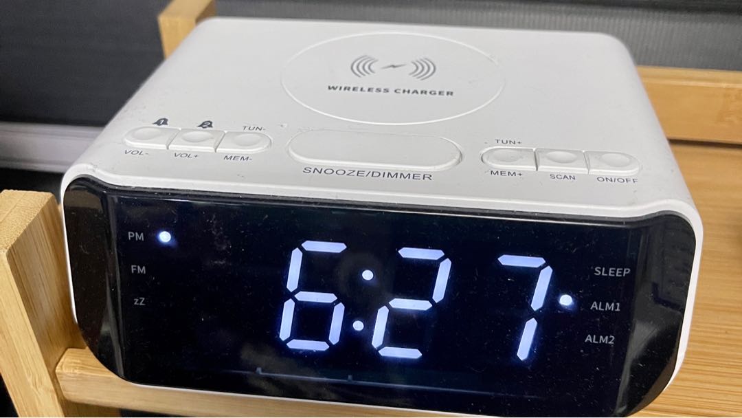 Anko Clock Radio with Wireless Charging White, Computers & Tech