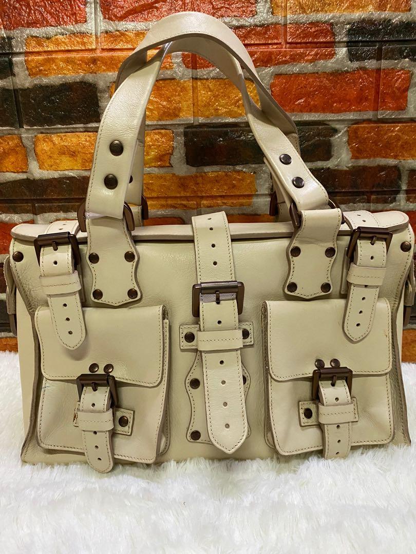 Authentic Mulberry Roxanne Satchel Bag (Category: Luxury Bags & Wallets) located in Cagayan de Oro. Submitted by riggstuffs (Listing ID 1146965374, Image 1). Description: Guaranteed Authentic Vintage Mulberry Satchel Bag Exterior area is clean, no signs of rubs at the edges or corners Interior area is very clean Hardwares are embedded with Mulberry logos and are in good condition No other inclusions DISCLAIMER: Riggstuffs is not affiliated or ass