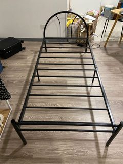 (Category: ) located in . Submitted by daffodil.closet (Listing ID 1146957561, Image 1). Description: .