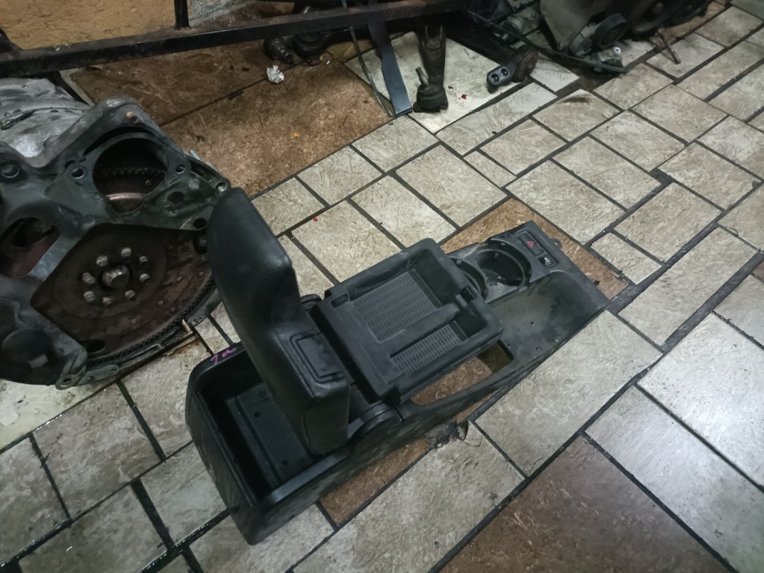 Bmw E46 Arm Rest Original, Auto Accessories on Carousell