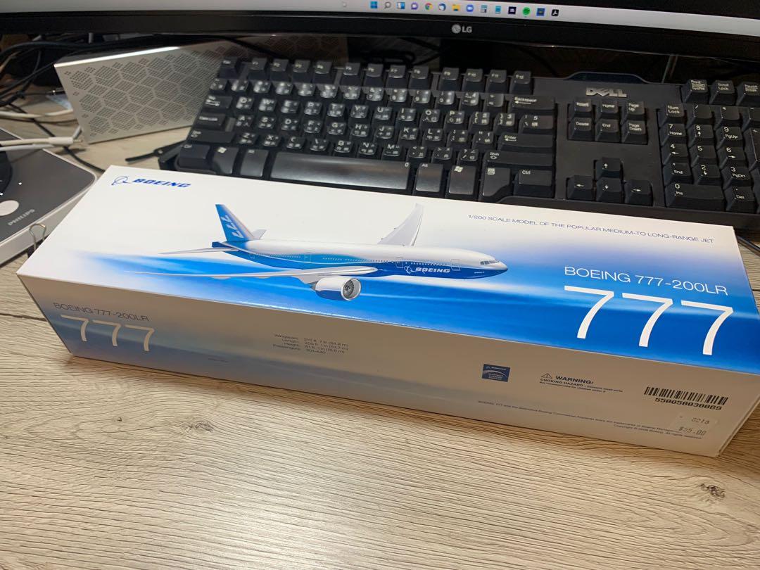 Boeing 波音777-200LR 1:200 飛機模型, 興趣及遊戲, 玩具& 遊戲類