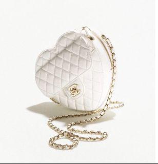 The New 22S Collection Chanel Heart Bag Unboxing 
