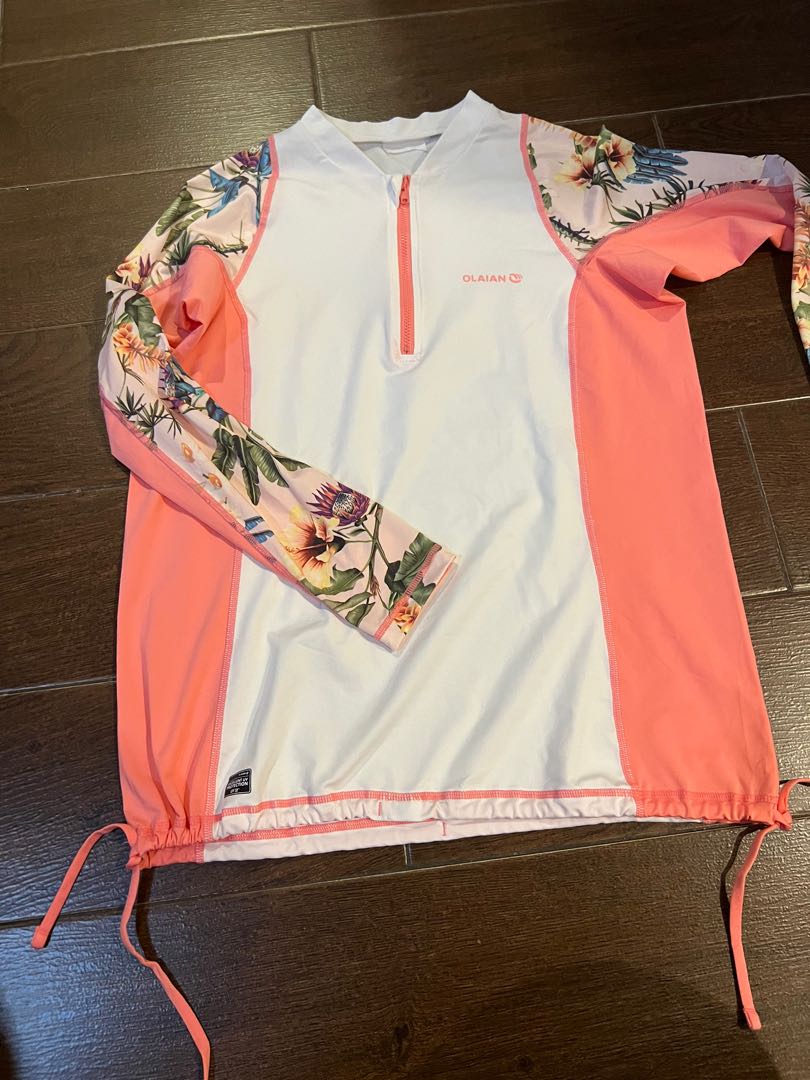 Decathlon Rashguard XL, Women's Fashion, Swimwear, Rash guard on Carousell