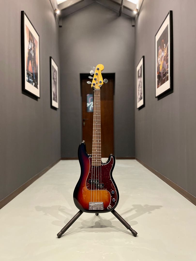 Fender AmProII Precision Bass 5String w/ Upgrades, Hobbies & Toys