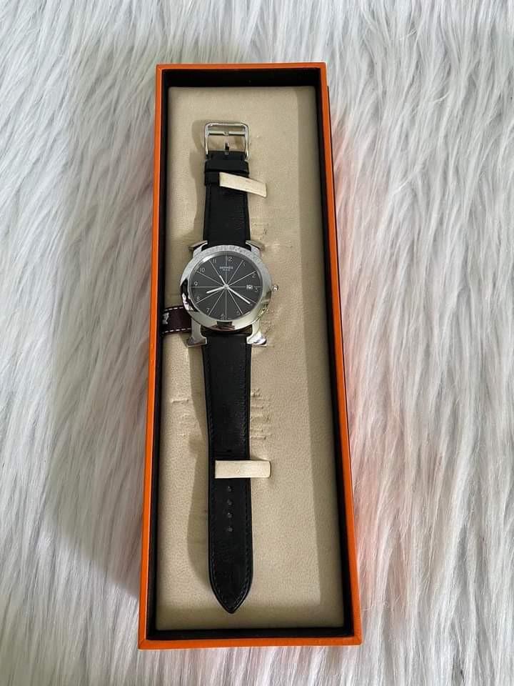 Hermes H hour Ronde Heur Watch (Category: Luxury Watches) located in Manila. Submitted by bagislifeshop (Listing ID 1146979733, Image 2). Description: ▪️Hermes H hour Ronde Heur Watch▪️ ☑️Available in Bacolod ✅Stamp J square ✅Condition: 8.8/10 ✅Inclusions: booklet and box.