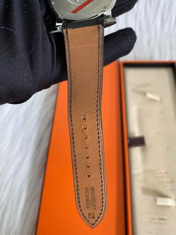 Hermes H hour Ronde Heur Watch (Category: Luxury Watches) located in Manila. Submitted by bagislifeshop (Listing ID 1146979733, Image 3). Description: ▪️Hermes H hour Ronde Heur Watch▪️ ☑️Available in Bacolod ✅Stamp J square ✅Condition: 8.8/10 ✅Inclusions: booklet and box.