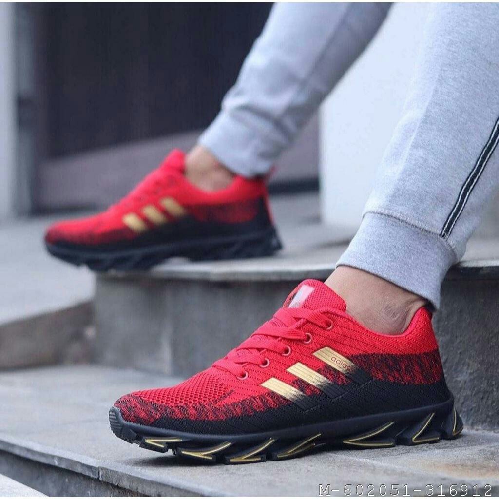 Foto sepatu online adidas warna merah