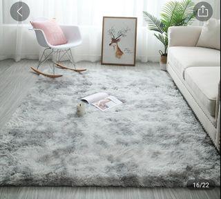 Used carpet 2m X 2m (Gradient grey color)