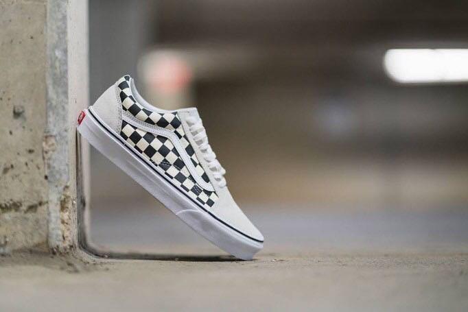 VANS OLD SKOOL CHECKERBOARDS WHITE Men s Fashion Footwear