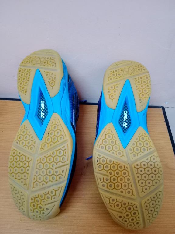 Yonex tru shape shoes hotsell