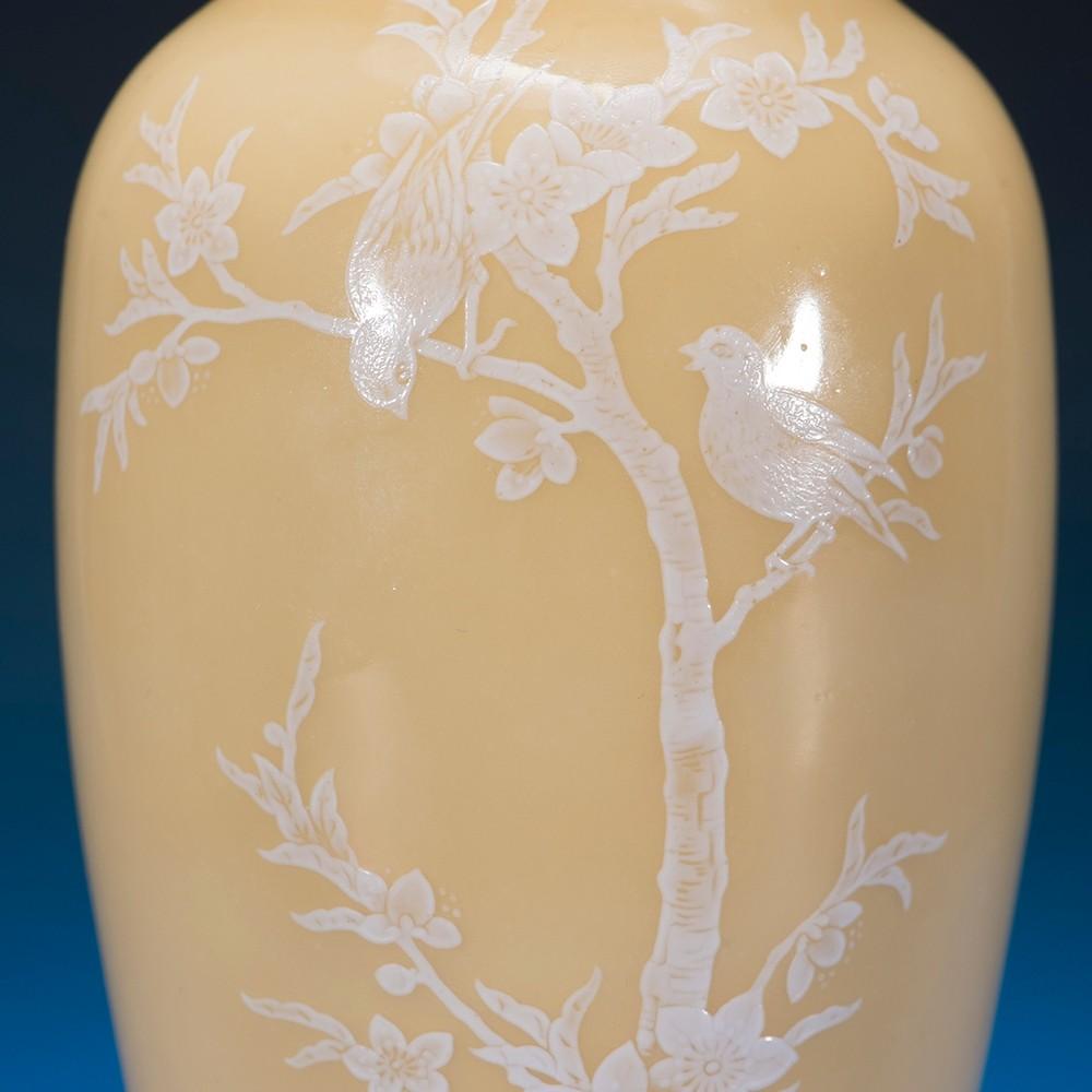 景德鎮名瓷：黃釉堆白花鳥紋盤口瓶※25厘米高※黃釉美，畫工更加美