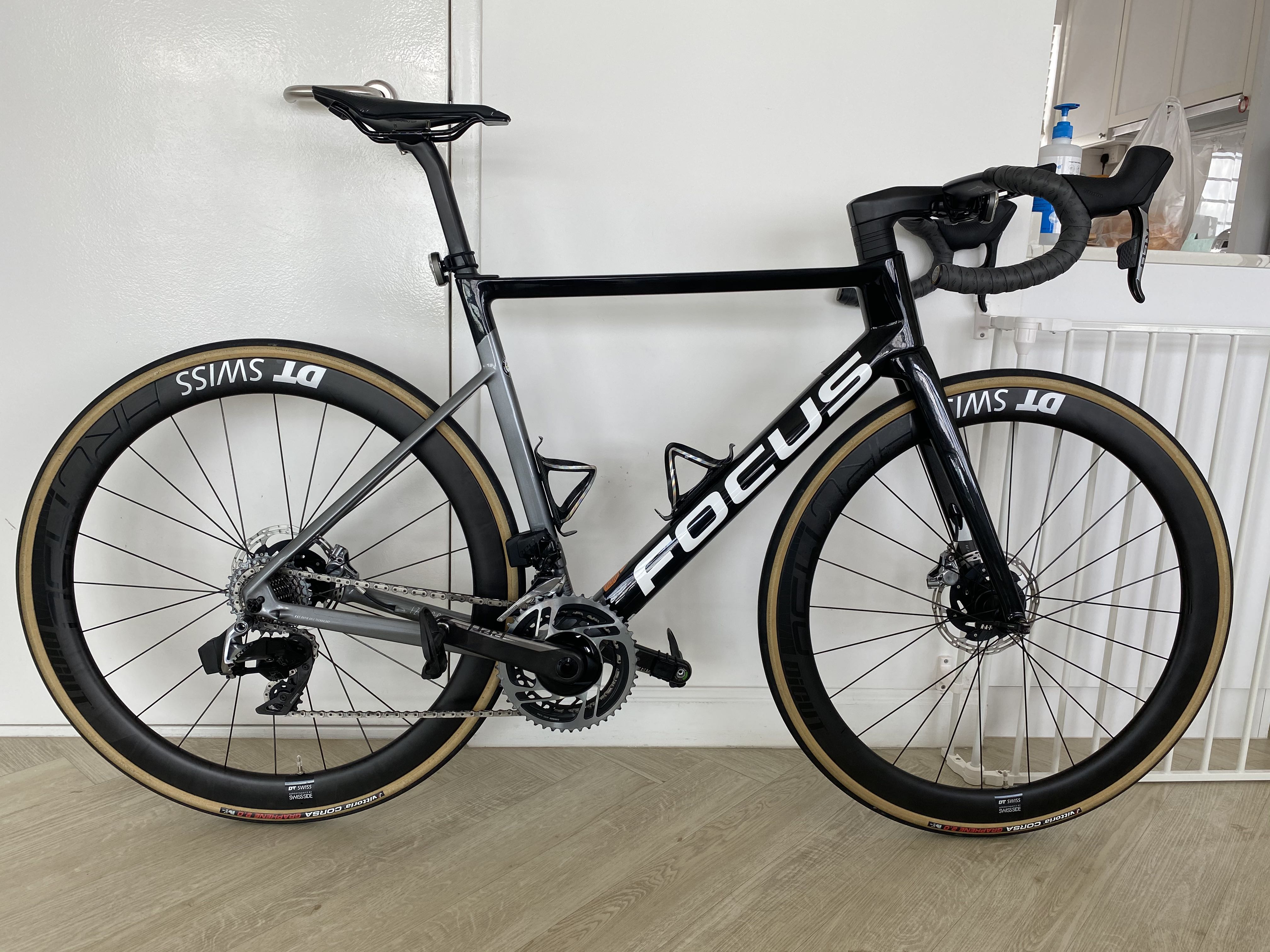 2021 Focus Izalco Max 9.8 SRAM Red AXS Size L Sports Equipment