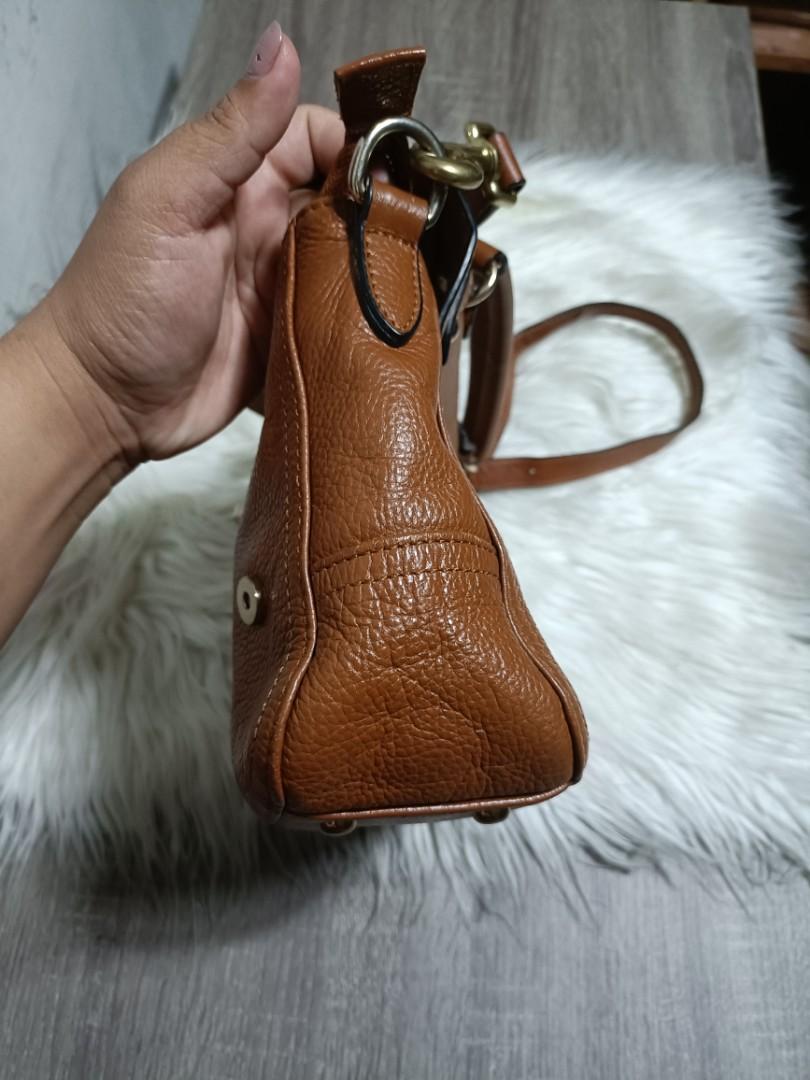 Brown Messenger Bag (Category: Cross-body Bags) located in Bato. Submitted by abegailtimajo (Listing ID 1147246690, Image 3). Description: .