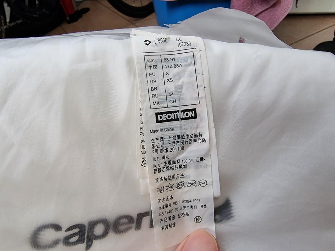 945 Ynkelig trofast Caperlan Poncho (by Decathlon), Sports Equipment, Hiking & Camping on  Carousell