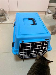Cat carrier - suitable for small and medium sized cats