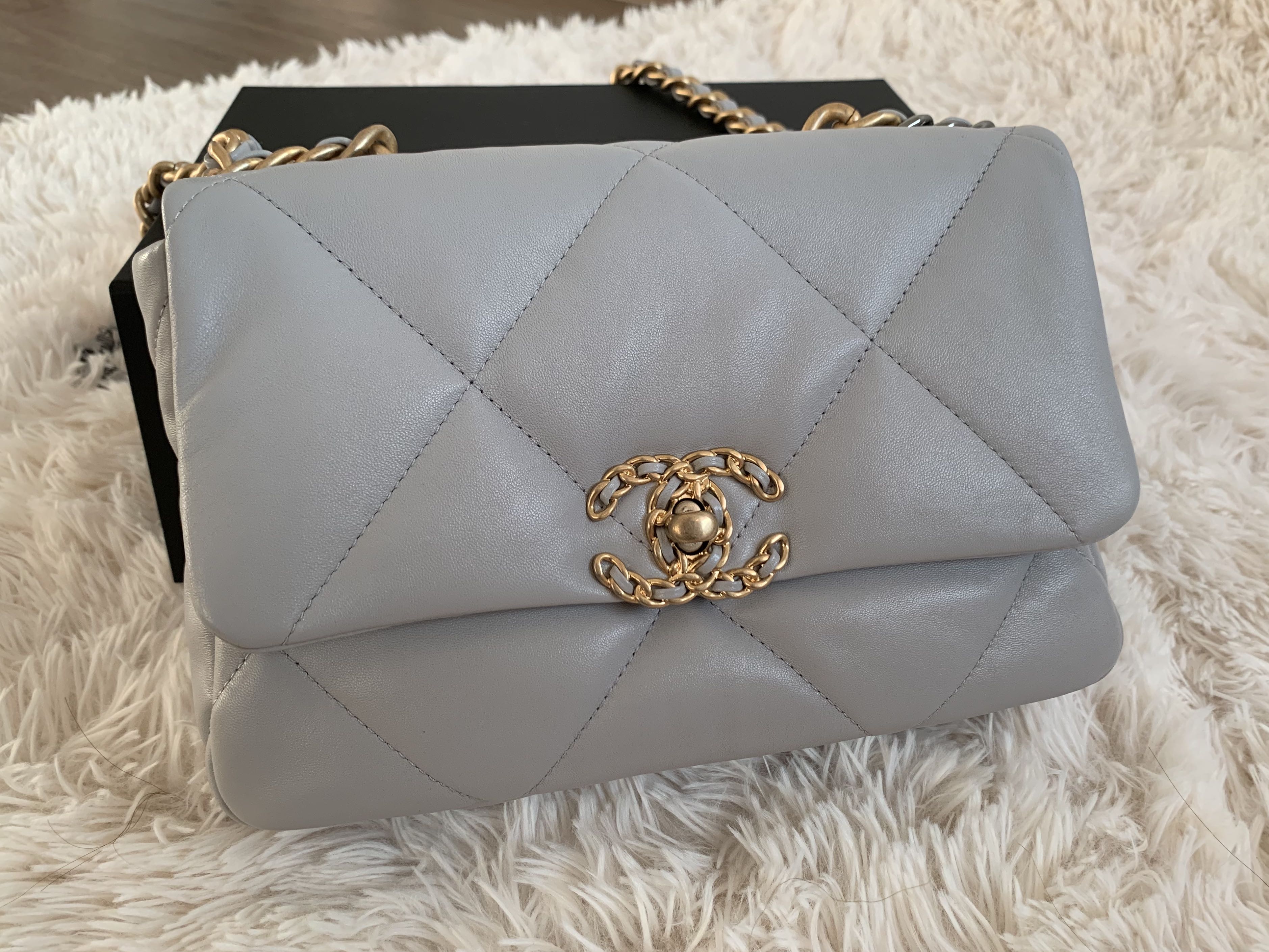 Chanel 19 Small 21A Dove Grey NC634 22S, Women's Fashion, Bags & Wallets,  Shoulder Bags on Carousell