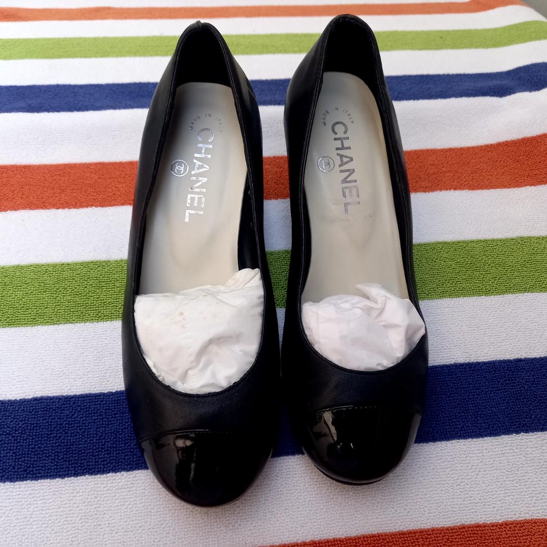 Chanel black shoes store