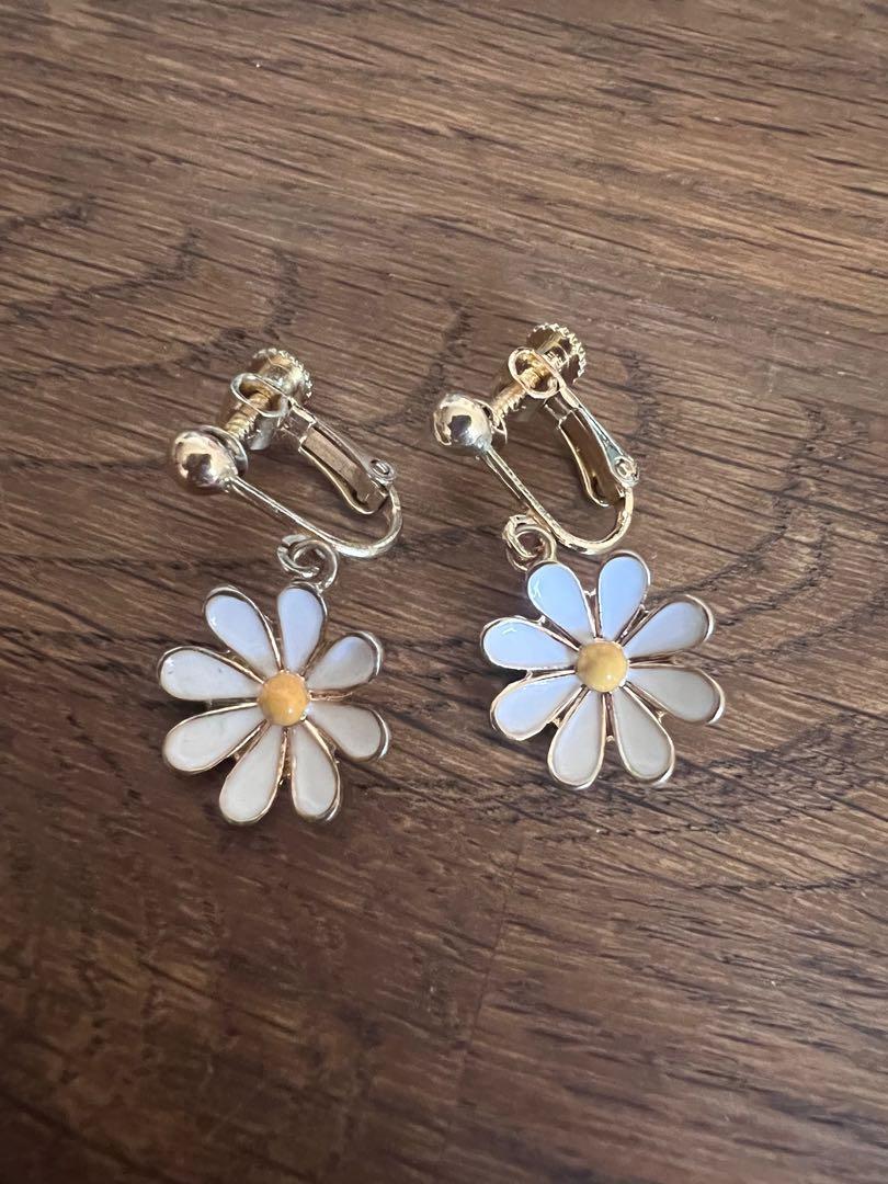 Daisy clip on earrings sale