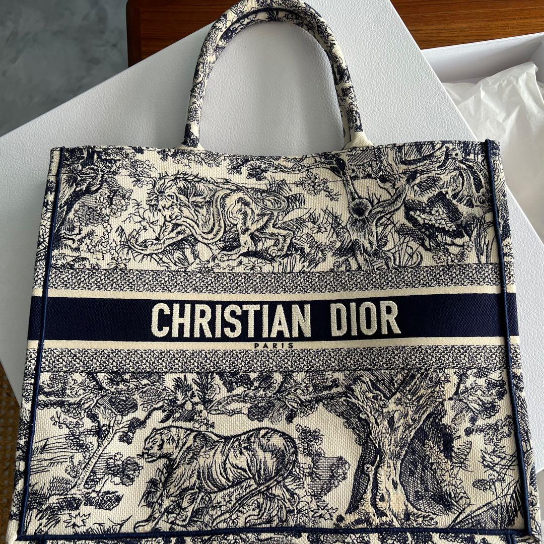 Dior - Dior Book Tote Mini Phone Bag Blue Dior Oblique Embroidery (13 x 18 x 5 cm) - Women