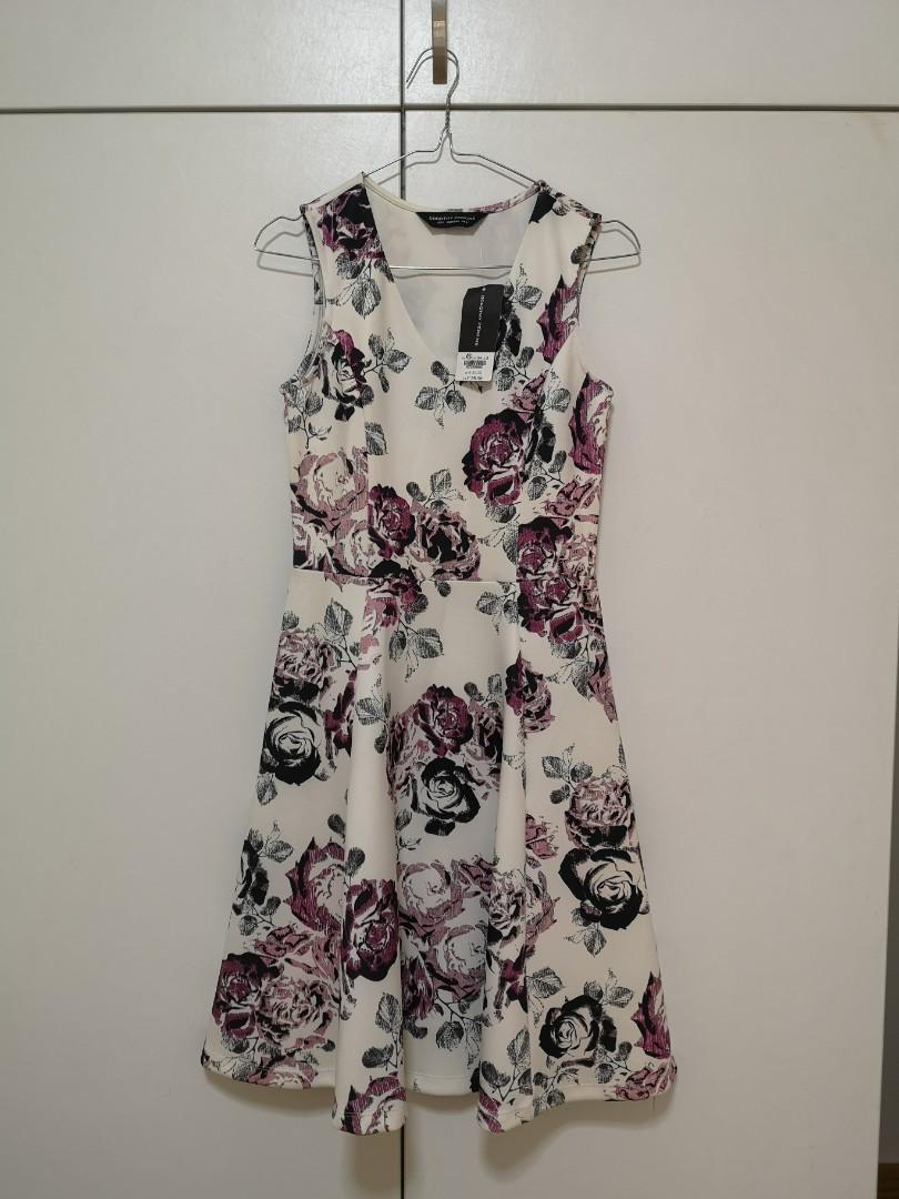 Dorothy Perkins V neck dress Women s Fashion Activewear on Carousell