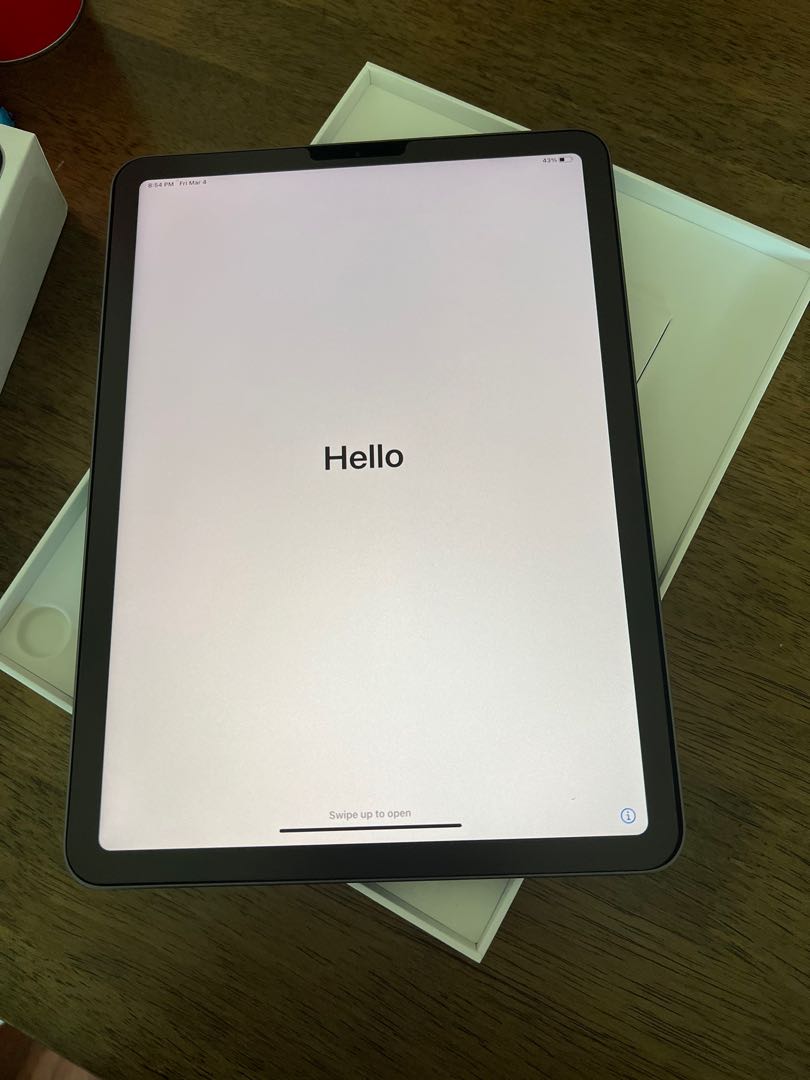 Few weeks old iPAD Air 4 Wifi 64 GB, Mobile Phones & Gadgets, Tablets