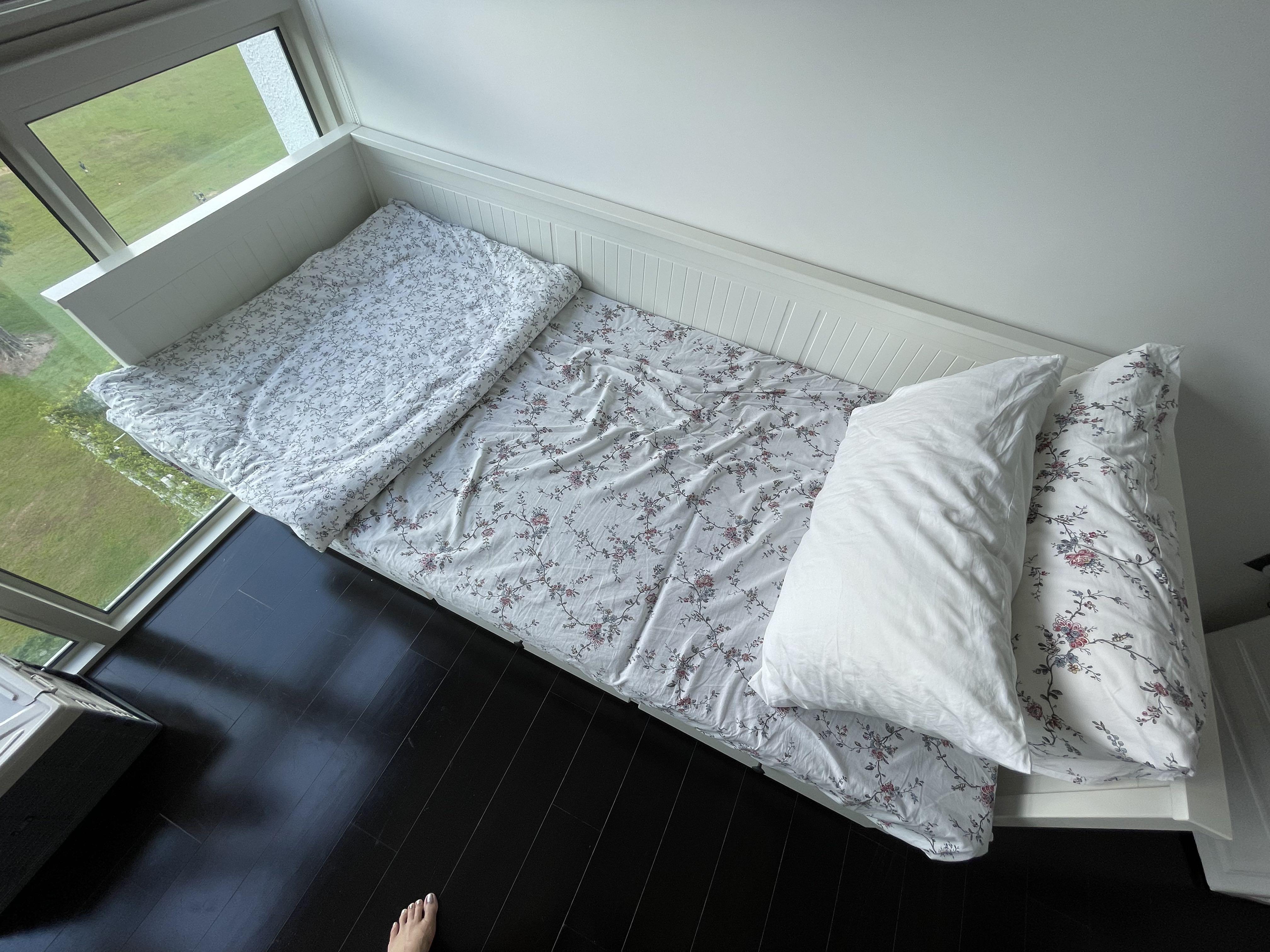 IKEA Hemnes day bed with 3 drawers and a pull out bed, Furniture & Home