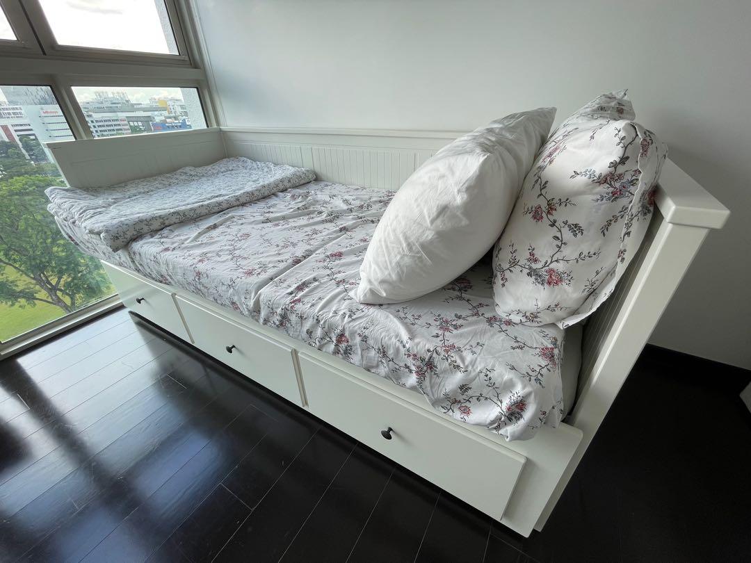 IKEA Hemnes day bed with 3 drawers and a pull out bed, Furniture & Home