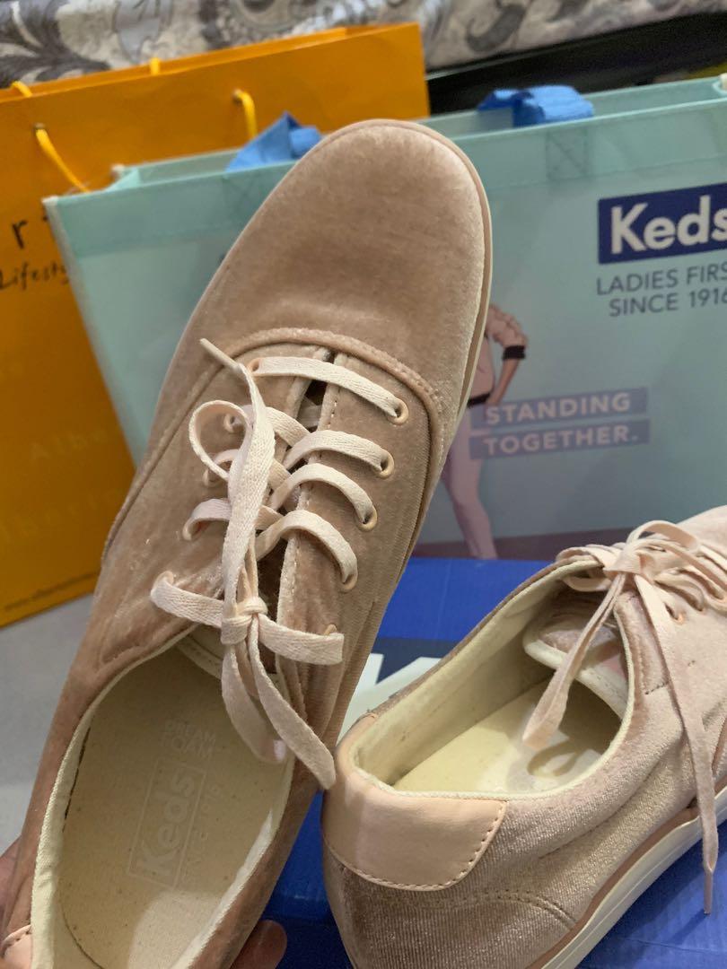 Keds rise velvet top