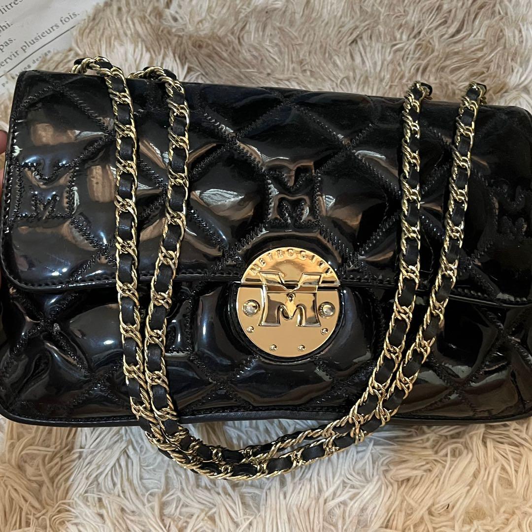 METROCITY patent leather black quilted chain convertible two way sling kili  bag, Women's Fashion, Bags & Wallets, Cross-body Bags on Carousell