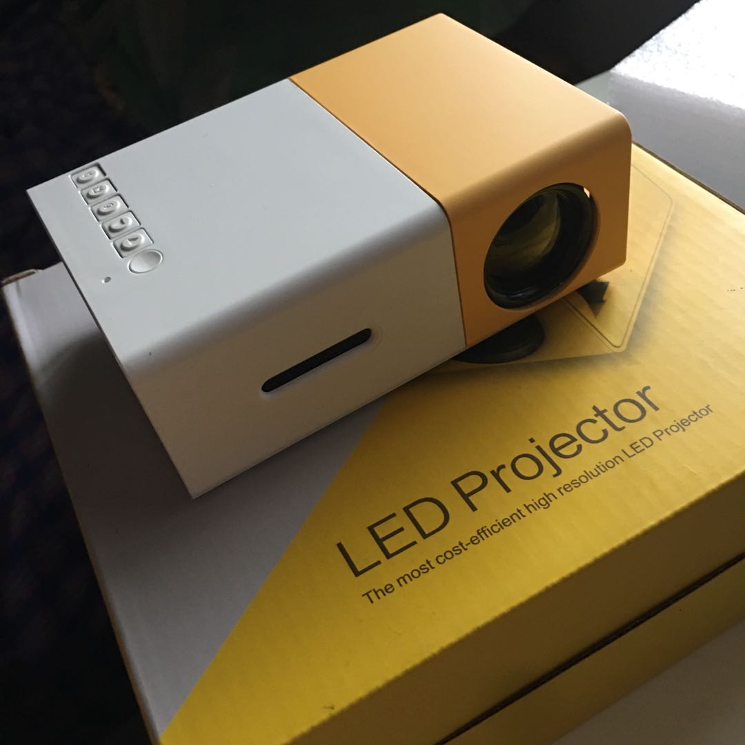 Mini LED Projector Yellow, TV & Home Appliances, TV & Entertainment