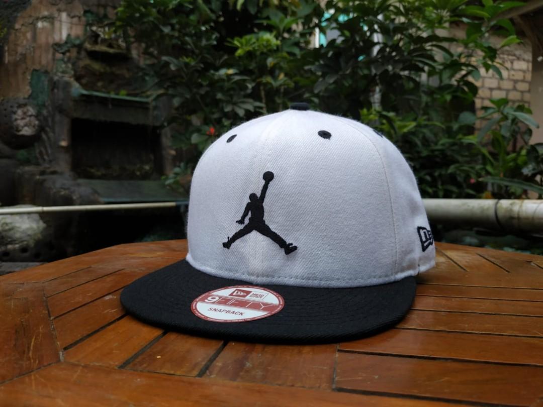 New era x Jordan, Fesyen Pria, Aksesoris, Topi di Carousell