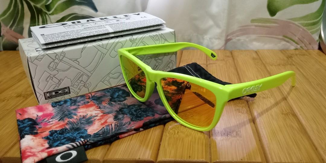 OAKLEY CUSTOM RETINA BURN Men s Fashion Watches Accessories