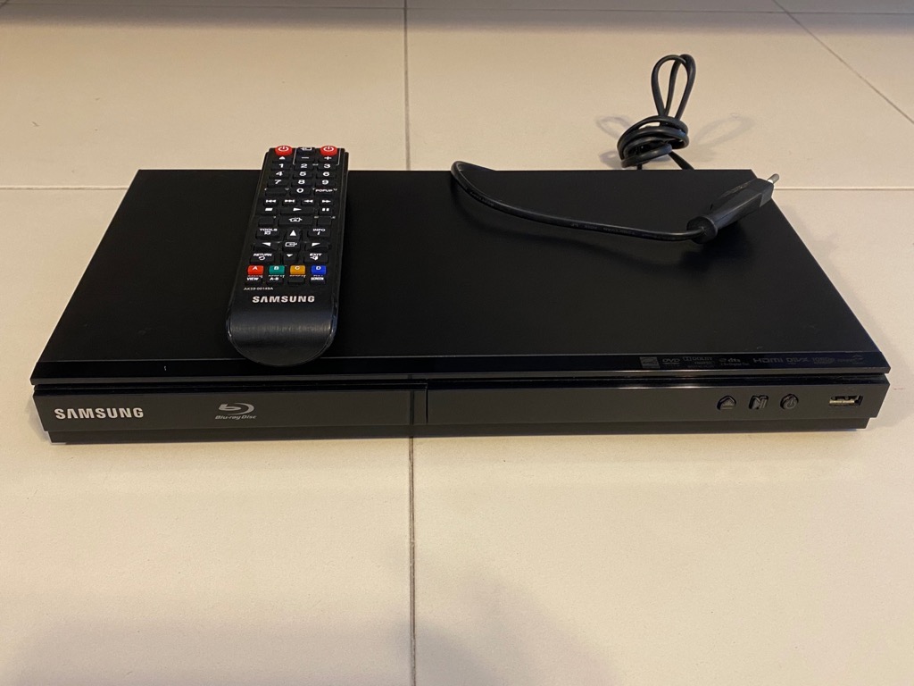 Samsung BluRay Disc Player (BDE5300), TV & Home Appliances, TV