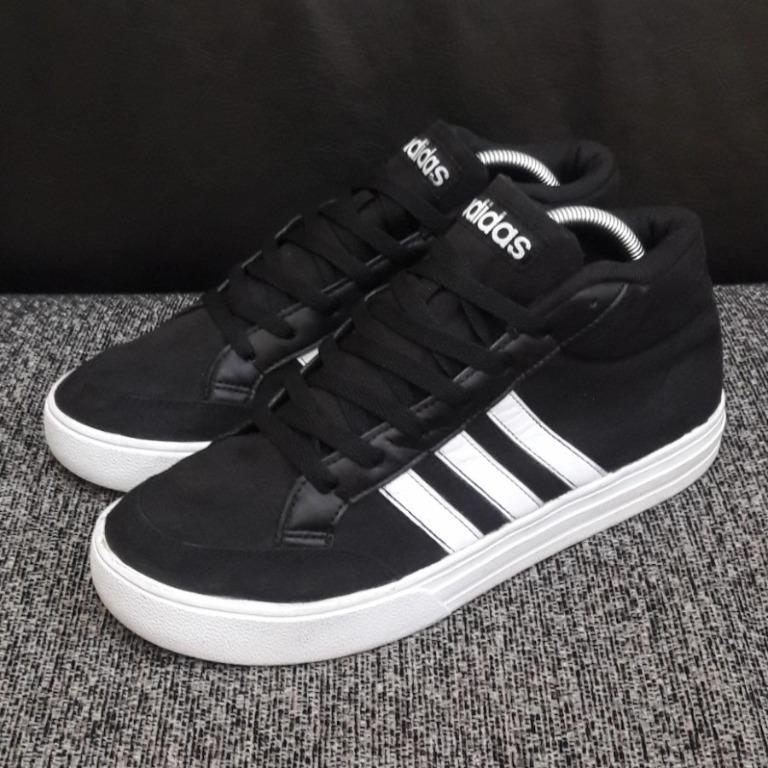 Sepatu Sneakers Adidas Set Fesyen Pria, Sepatu , Sneakers di Carousell