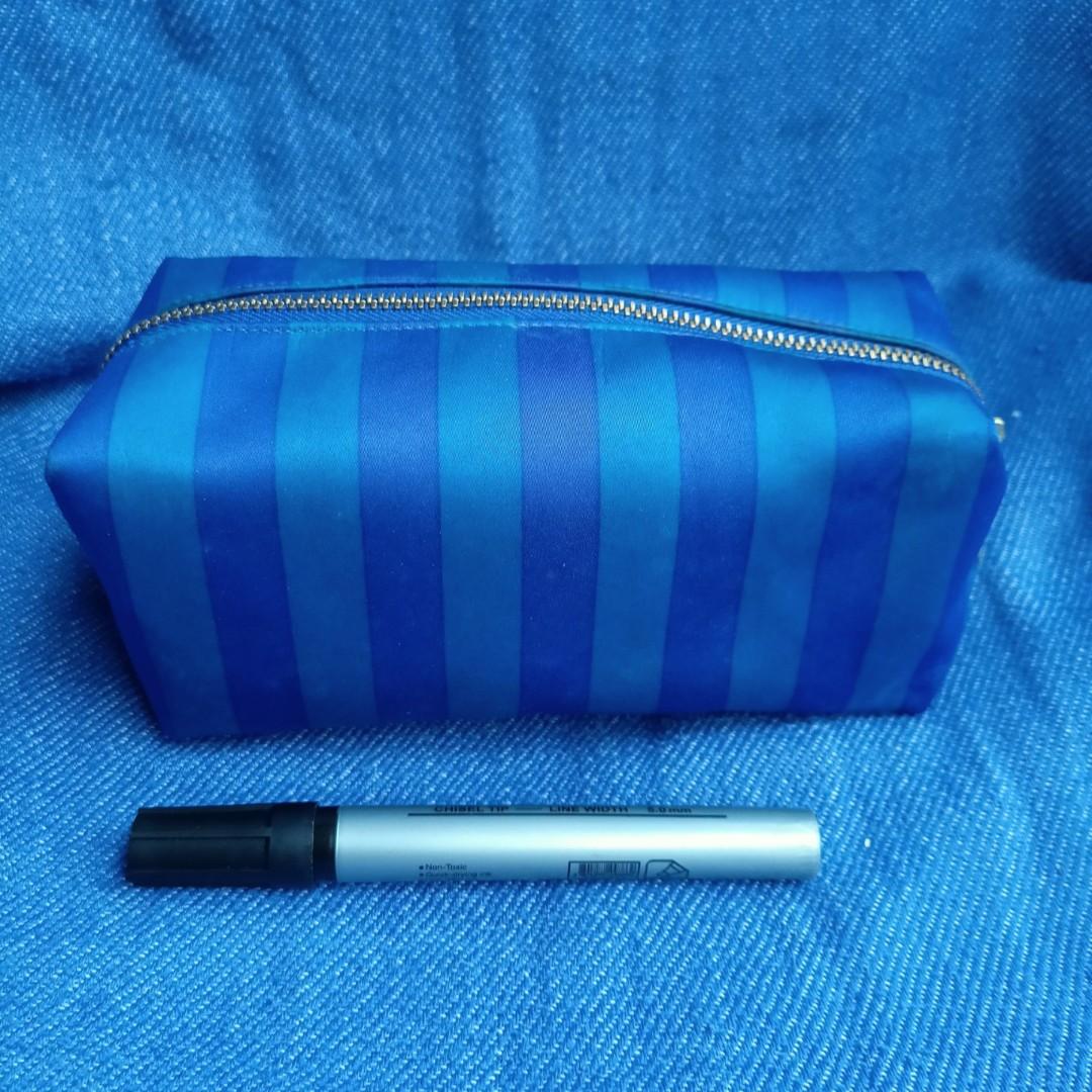 Victoria's Secret pouch (blue) (Category: Purses & Pouches) located in Mandaluyong City. Submitted by declutter21m (Listing ID 1147154639, Image 2). Description: Victoria's Secret pouch blue zipped mental label issue: stains inside.