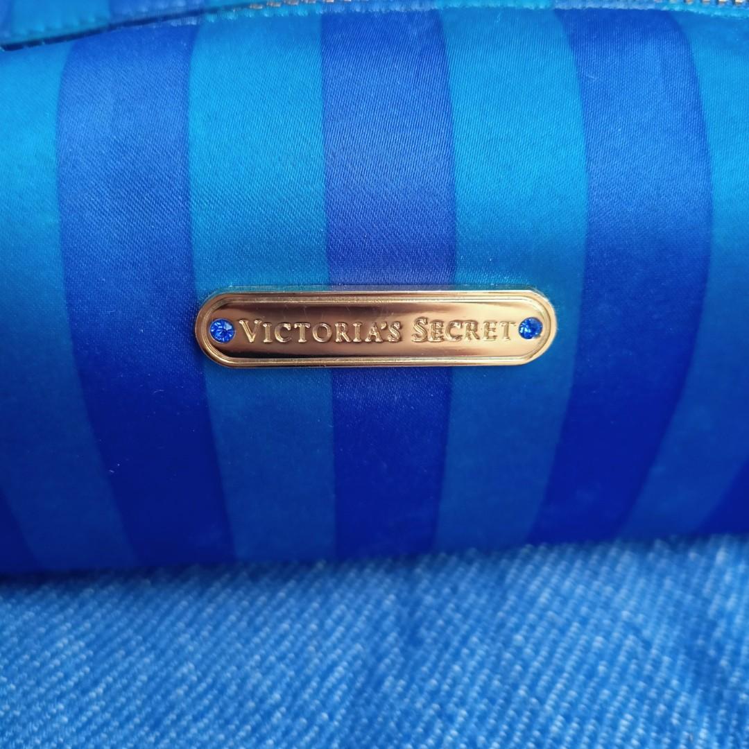 Victoria's Secret pouch (blue) (Category: Purses & Pouches) located in Mandaluyong City. Submitted by declutter21m (Listing ID 1147154639, Image 3). Description: Victoria's Secret pouch blue zipped mental label issue: stains inside.