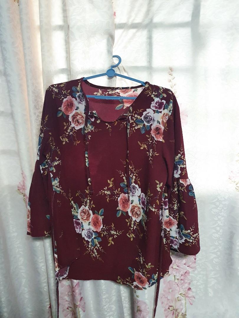 Women top floral, Women's Fashion, Tops, Blouses on Carousell