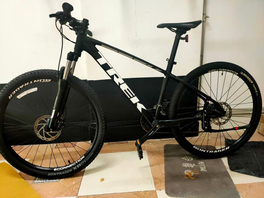 2021 Trek marlin 5 27.5 wheel M frame size