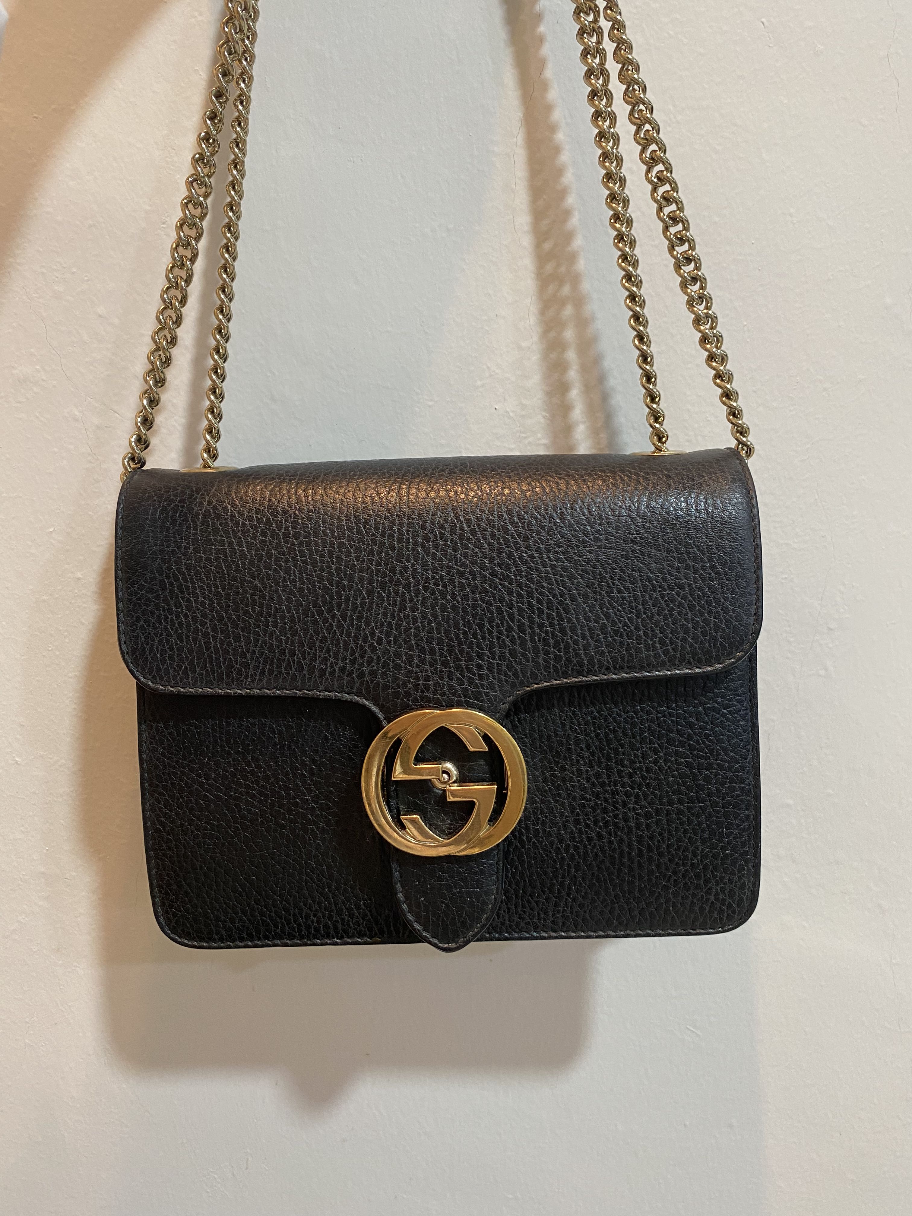 Gucci interlocking sales chain crossbody