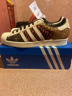 Adidas Superstar animal