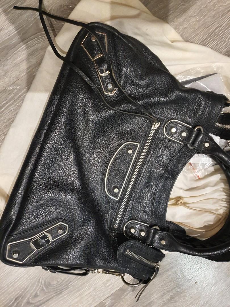 Balenciaga town metallic edge (Category: Luxury Bags & Wallets) located in Davao. Submitted by bagaholics. (Listing ID 1147472866, Image 1). Description: Balenciaga Town Metallic Edge.
