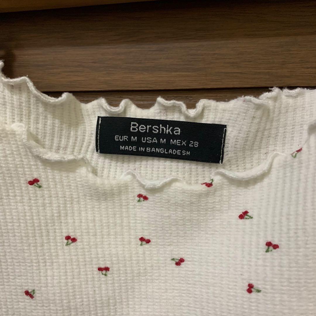 berskha crop top (Category: Shirts) located in Paranaque City. Submitted by _decluttered (Listing ID 1147487269, Image 3). Description: — no ww — mop: gcash — mod: ggx or shopee checkout .