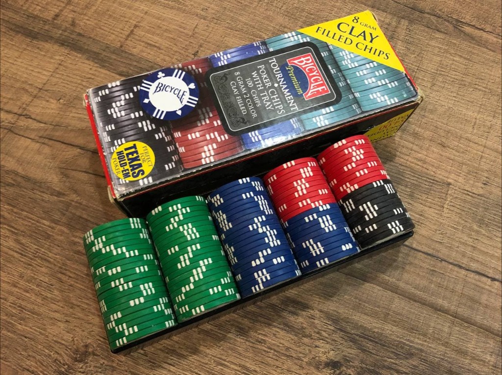 Bicycle Premium 8 Gram Clay Poker Chips with Tray Hobbies Toys